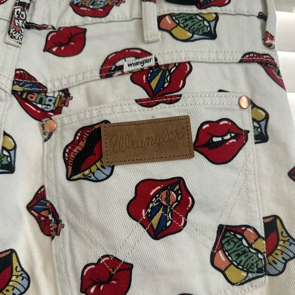 NWT WRANGLER 'READ MY LIPS' JEANS BARREL 652 HIGH RISE BARREL (31 x 31) - Picture 6 of 7